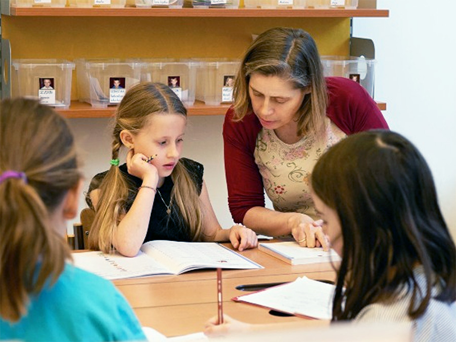 Lehrerin und Schülerin